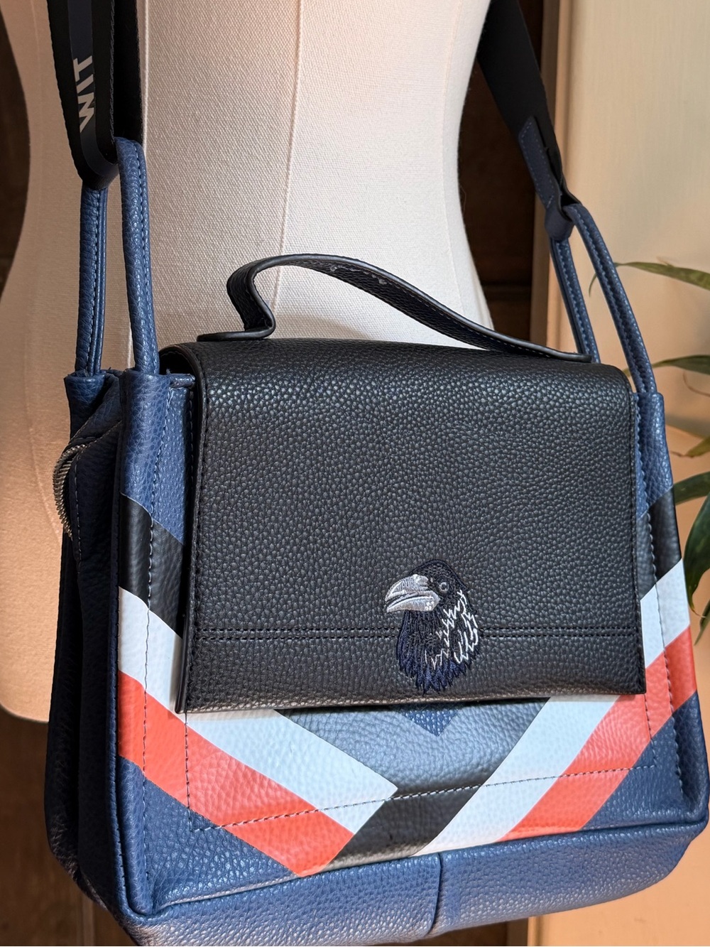 DANIELLE NICOLE HARRY POTTER
RAVENCLAW SHOULDER BAG IN BLUE 🦅 🐦‍⬛